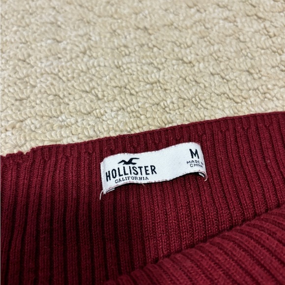 4 Holister tops in 1 bundle. - Picture 5 of 11